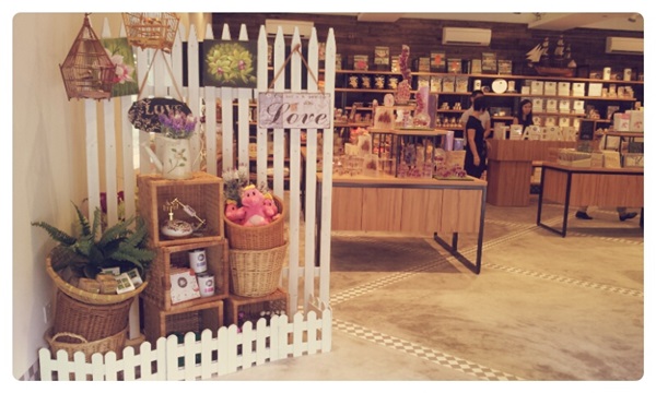 Gardens Shop @ Nassim Gate is now opened at Singapore Botanic Gardens!