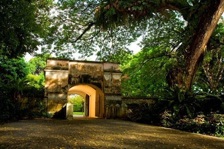 Heritage on the hill tour fort gate