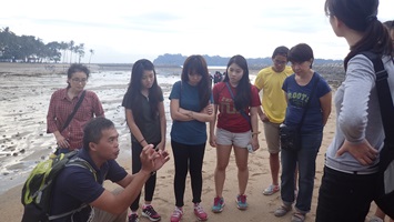 guided walk guide