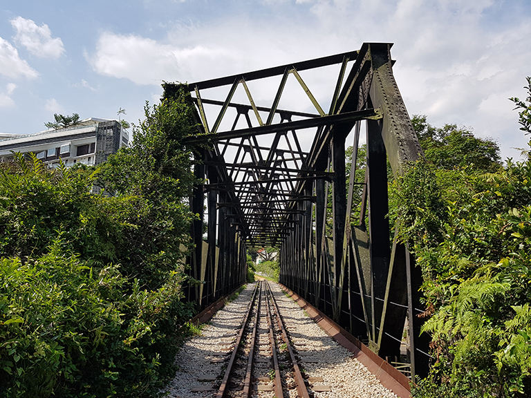 Truss bridge