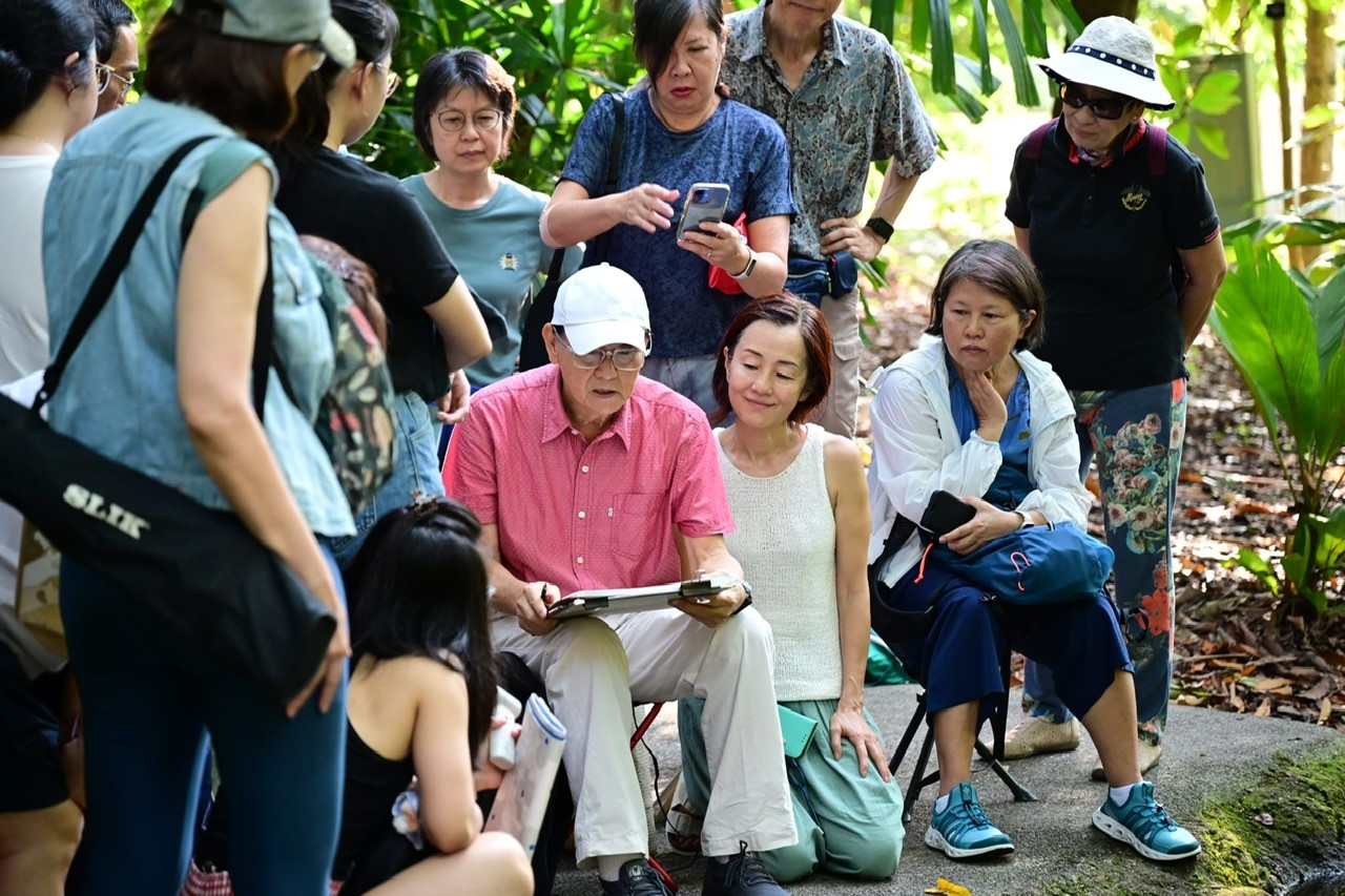 Mr Tham, our volunteer during one of this sketching sessions at the Singapore Botanic Gardens with his participants