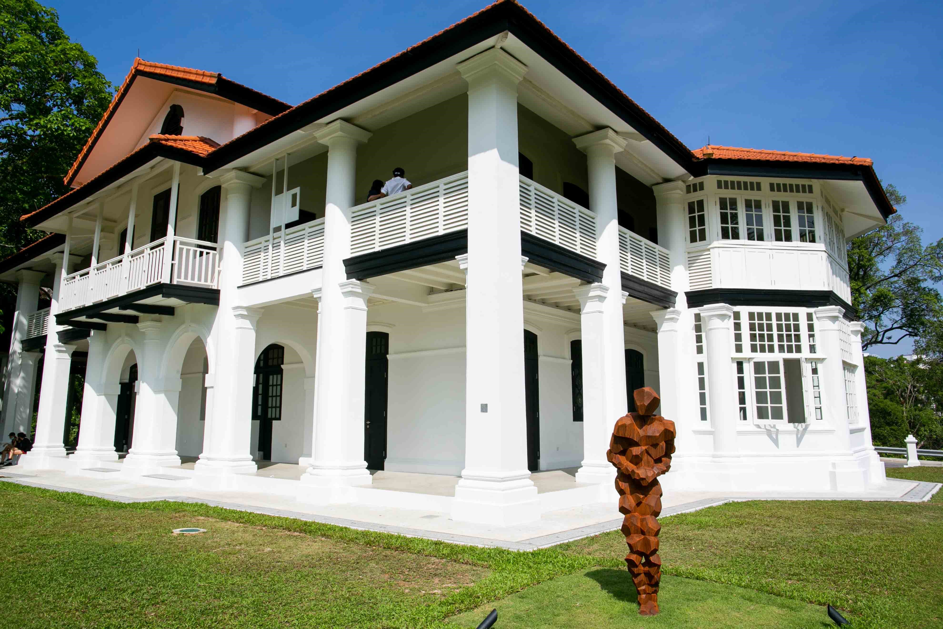 Sculpture at Gallop 7 Botanical Art Gallery outdoor named Contract