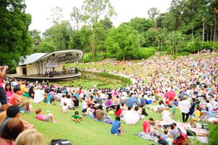 Concert at Shaw Foundation Symphony Stage with crowd at the Palm Valley.